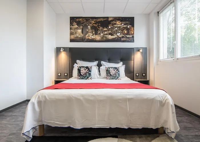 Hotel The Originals City, Rive Droite, 